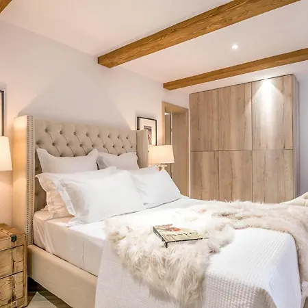 Vrbovica Sleeps 10 With Pool Air Con And Wifi كورتْشولا