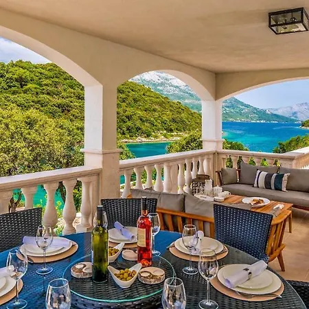 Vila Vrbovica Sleeps 10 With Pool Air Con And Wifi