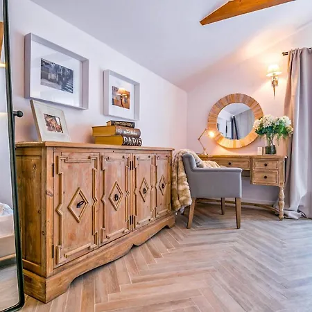 Vrbovica Sleeps 10 With Pool Air Con And Wifi *