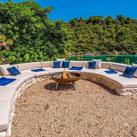 Vila Vrbovica Sleeps 10 With Pool Air Con And Wifi *