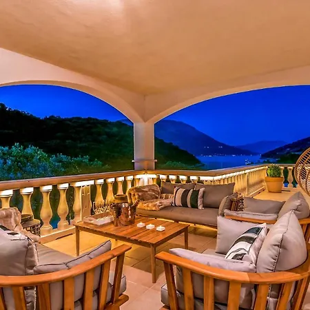 Vila Vrbovica Sleeps 10 With Pool Air Con And Wifi *