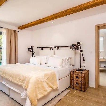 Vrbovica Sleeps 10 With Pool Air Con And Wifi * Korčula