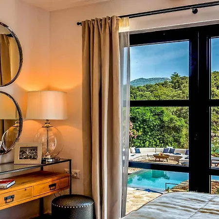 Vrbovica Sleeps 10 With Pool Air Con And Wifi