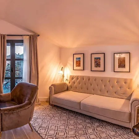 Vrbovica Sleeps 10 With Pool Air Con And Wifi